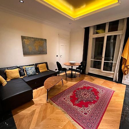 Appartement Cosy Sur Les Champs-Elysees Renoved Paris Exterior foto